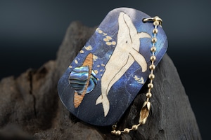 【カナダの象徴】ハードメープル 瘤杢 スタビライズウッド ドッグタグ 木象嵌 勇魚と惑星