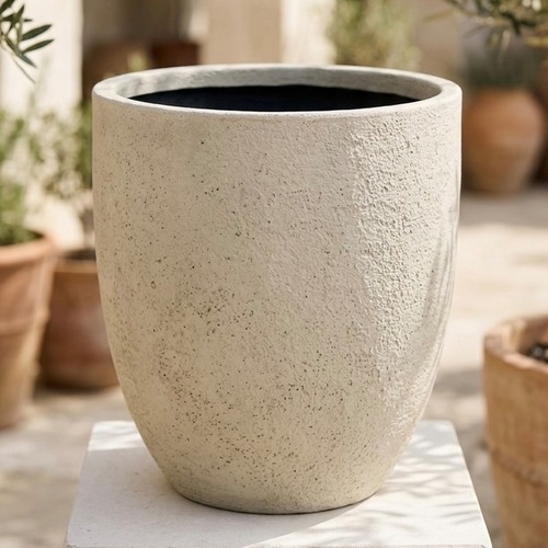 モダンな卵型フォルム。植木鉢「BIAS（ビアス）アルトエッグ」31cm アイボリー 軽量