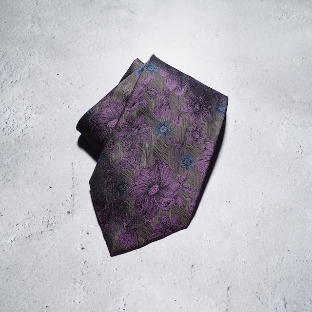 Bewitching Beautiful purple flower embroidery silk tie