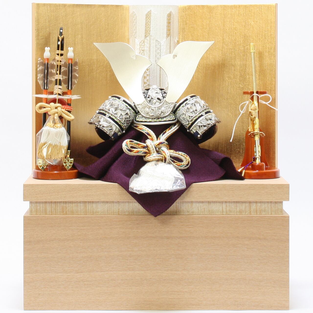 五月人形|コンパクト|おしゃれ|モダン|インテリア|プレミアム|こだわり|おすすめ|収納|《商品名》兜飾り 8号プラチナ箔水色段 竹雀 大鍬 上巻 収納タイプ【商品コード50808-8100-1 52213-0318 52408-0101】