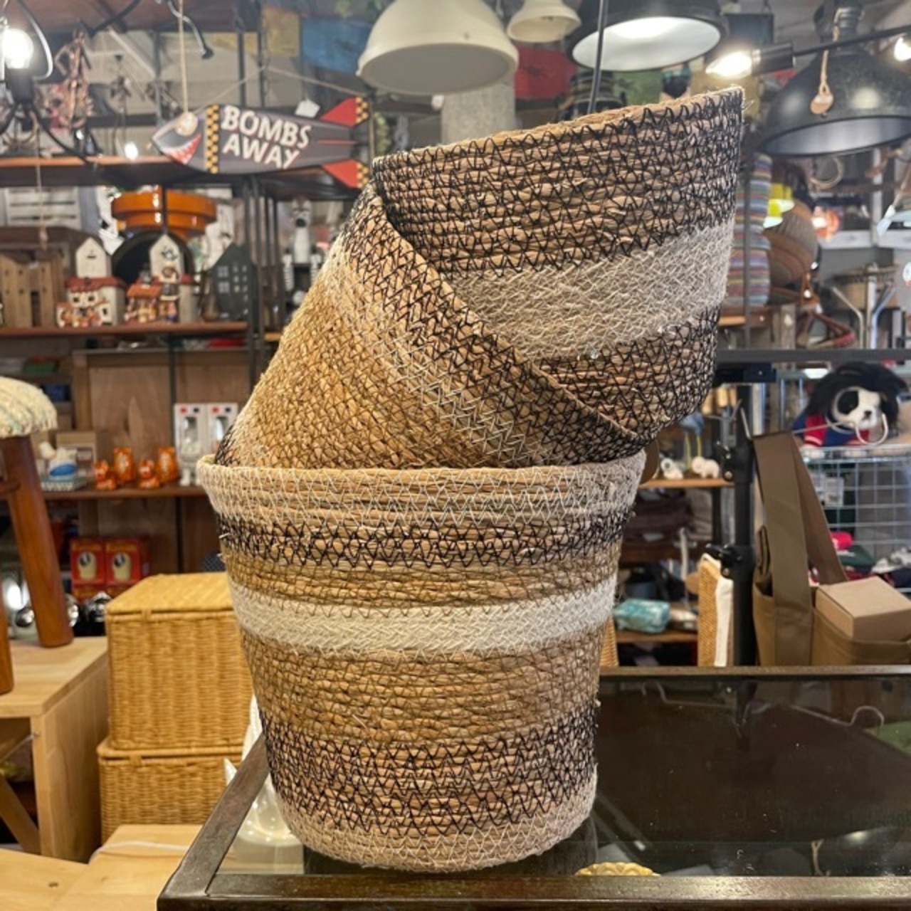 Bangladesh Basket conical stripe monochrome S / バングラデシュ バスケット コニカル モノトーン 収納カゴ リビング収納 ナチュラル ハンドメイド 手作り 天然素材 インテリア雑貨 編みかご 小物入れ ギフト プレゼント シンプル 白黒