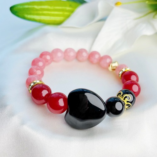 大人かわいい秋冬カラーを手元に<ピンクジェイド×レッドジェイド×オニキス> ハートがかわいいパワーストーンブレスレット