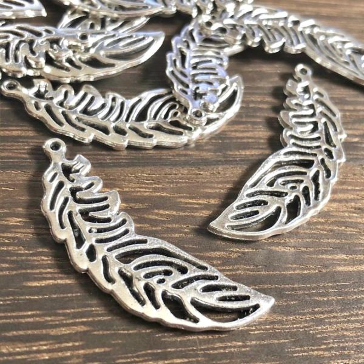 【2個】フェザー枠チャーム/羽根