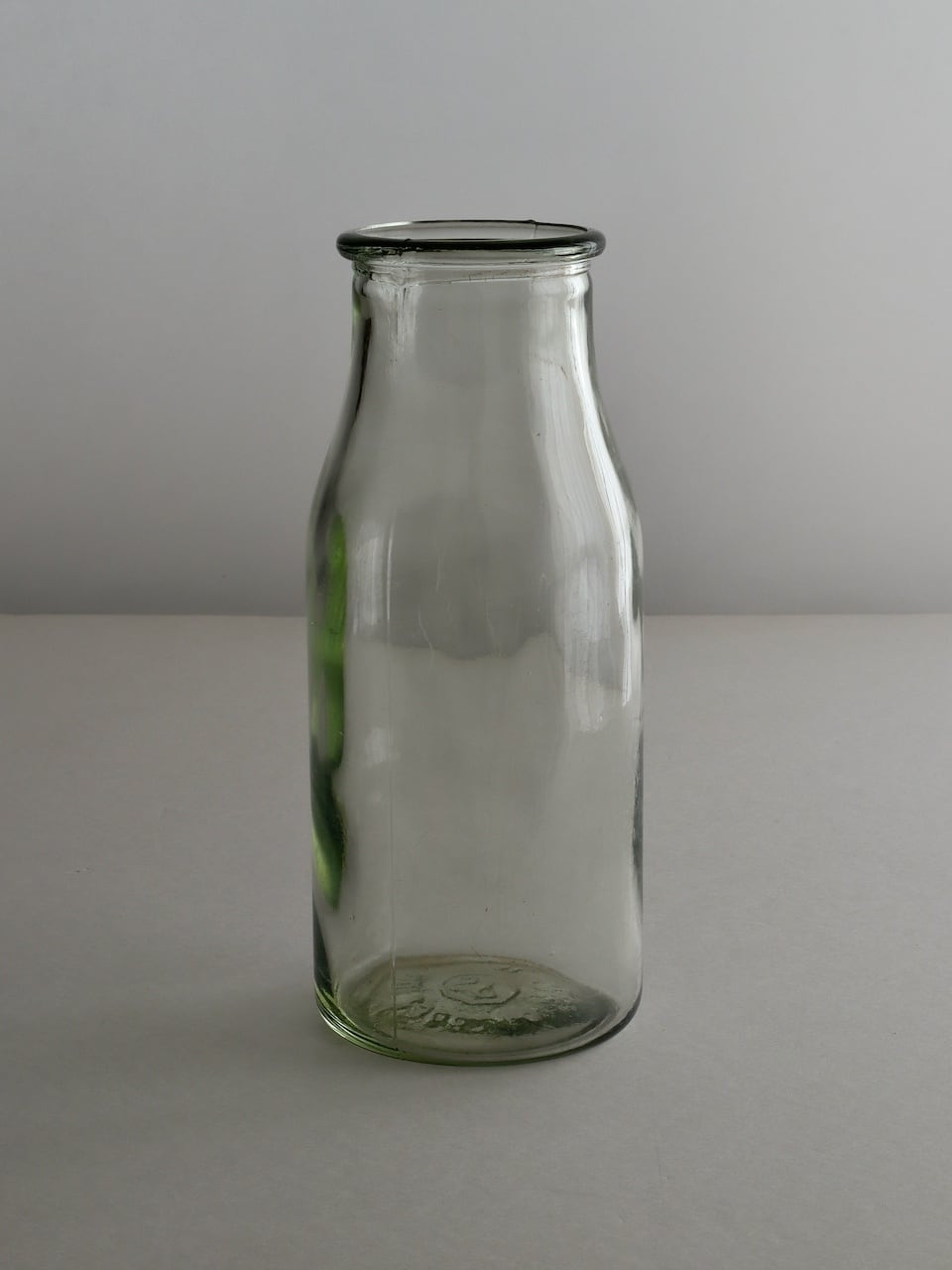 ヴィンテージ ミルクボトル 広口型（No.2）｜Vintage Milk Bottle