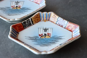 色絵 宝船福壽文 変形皿/Diamond shaped plate