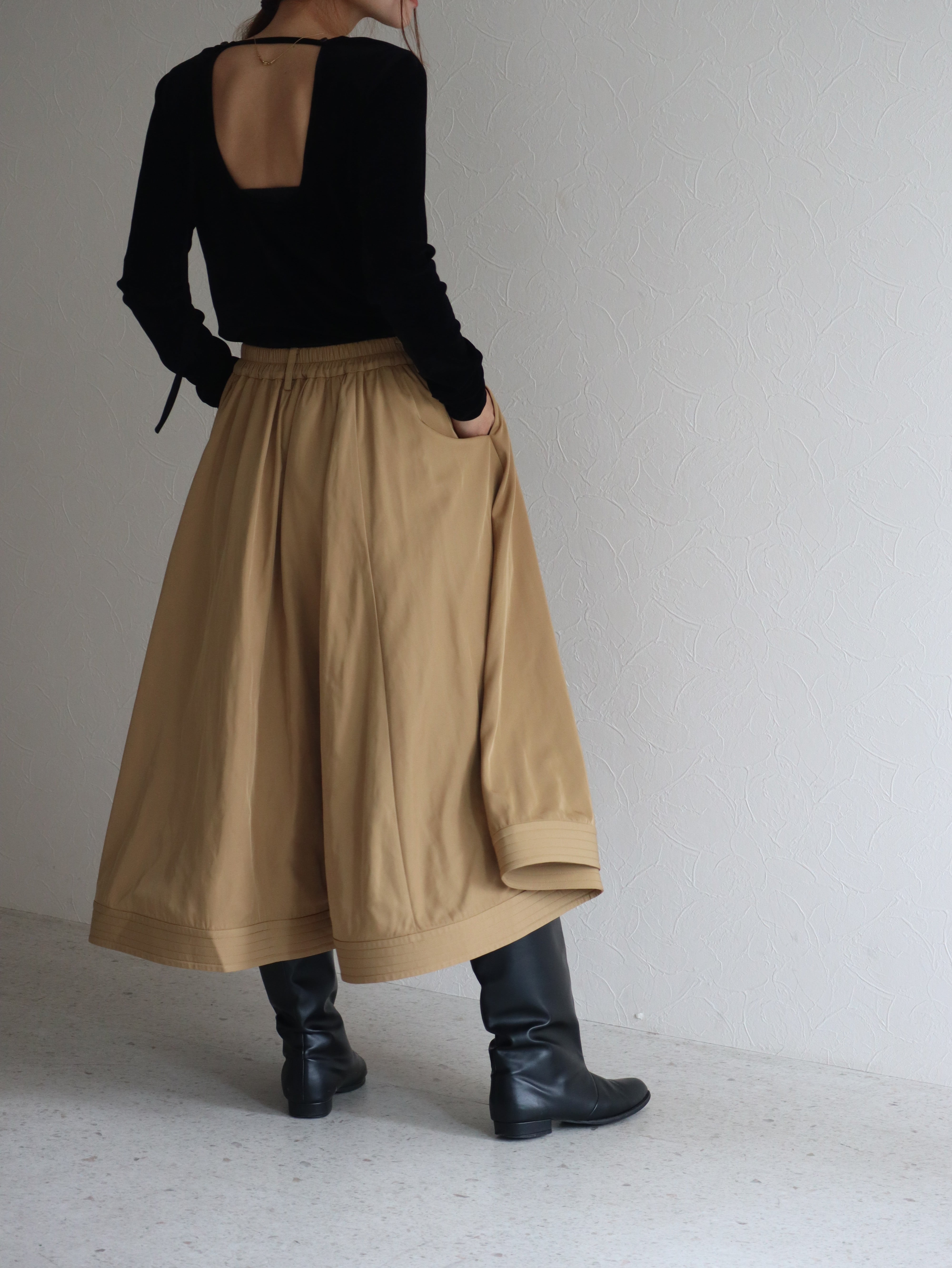 stitch hem volume skirt (camel)