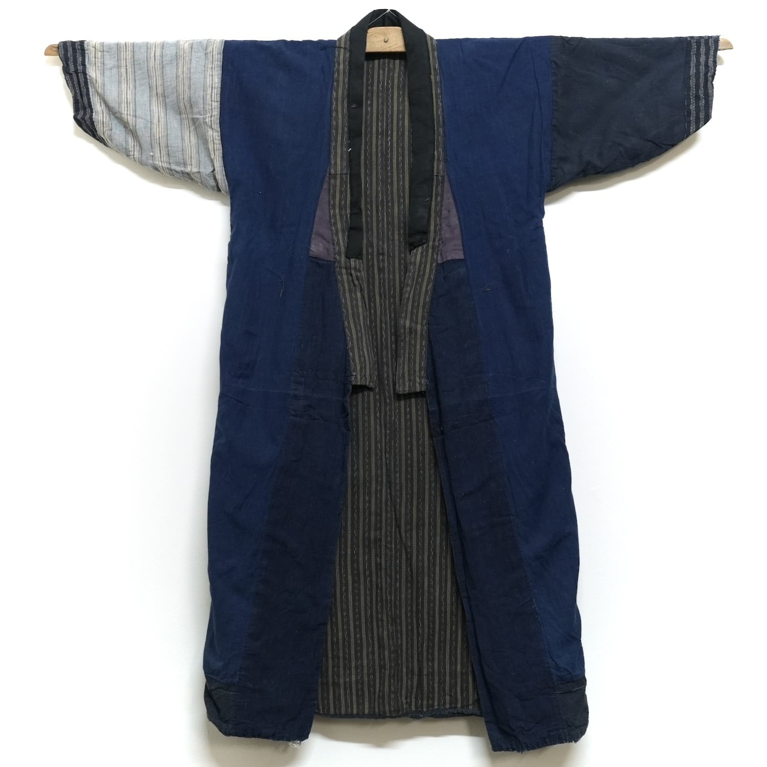 アンティーク 綿織物　藍染 着物 木綿絣 432 木綿着物 藍染 絣 植物柄 古布 生地 アンティーク ヴィンテージ