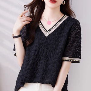 【送料無料】 ブラウス トップス 半袖 Vネック Aライン フレア プルオーバー 薄手生地 かわいい 大人可愛い 大人女子 こなれ感 シンプル カジュアル 大人 上品 おしゃれ お洒落 ラフ コンサバ エレガント フェミニン ガーリー シック デート お出かけ お茶会 女子会 休日 授業参観 OL 通勤 オフィス ビジネス 夏 30代 40代 女性用 レディース ママ 着回し プチプライス デイリーユース 普段使い ファッション コーデ スタイル 楽ちん 定番アイテム 着痩せ 垢抜け ブラック