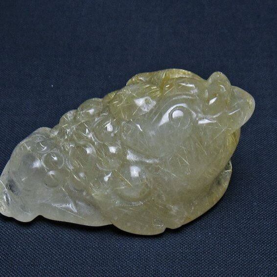 タイチンルチルクォーツ 手彫り 置物 キンセン 金蟾 一点物 おまかせ便 145-1729