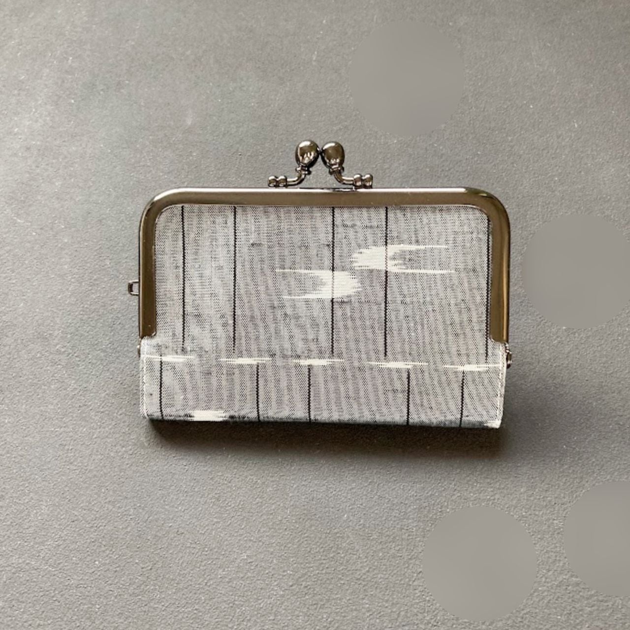 風をきるツバメ|着物地のがまぐち名刺入れ・カードケース(GRAY×絣柄)