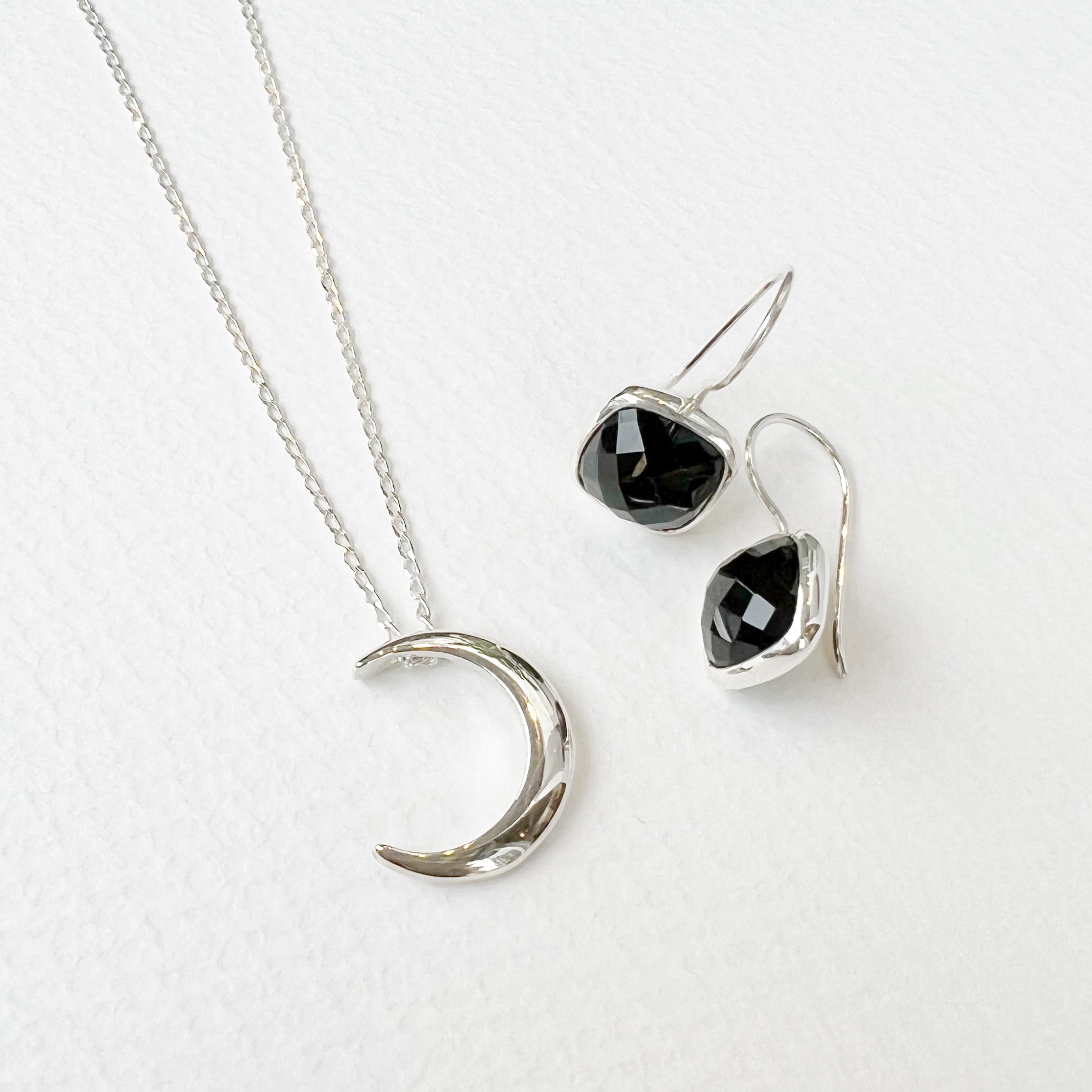 ブラック ストーン スクエア フックピアス | 【公式通販】鎌倉の