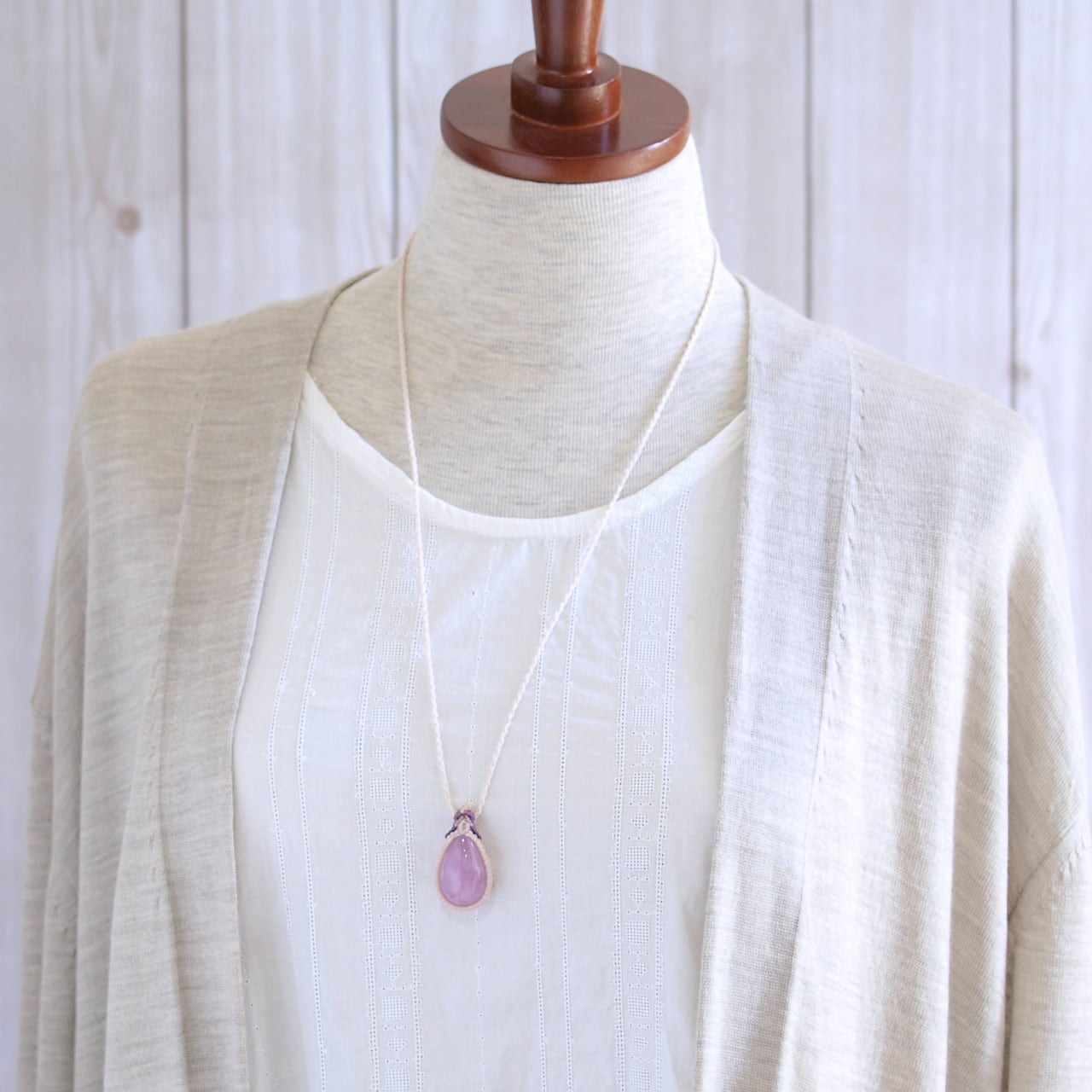 『薄紫咲』パープルレピドライトとクンツァイトのマクラメペンダントネックレス 一点物】クンツァイトのルースを包んだマクラメネックレス