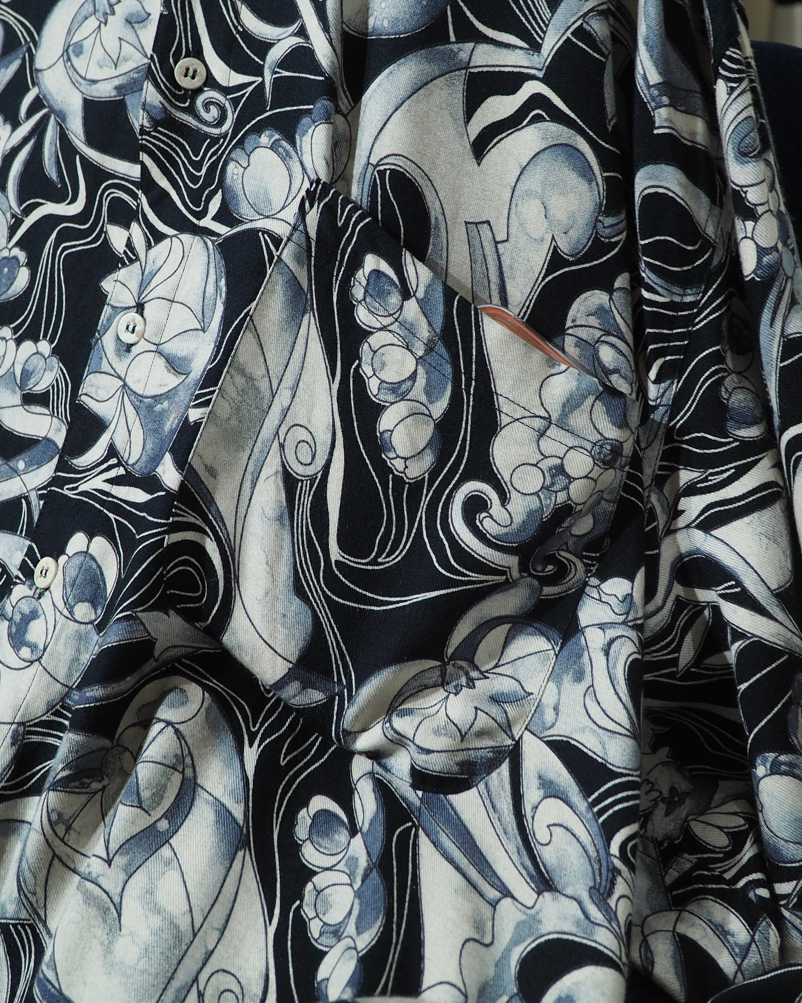 1990s " Made in Italy " Beautiful Monotone Flower All Over Pattern Vintage Loose Shirt