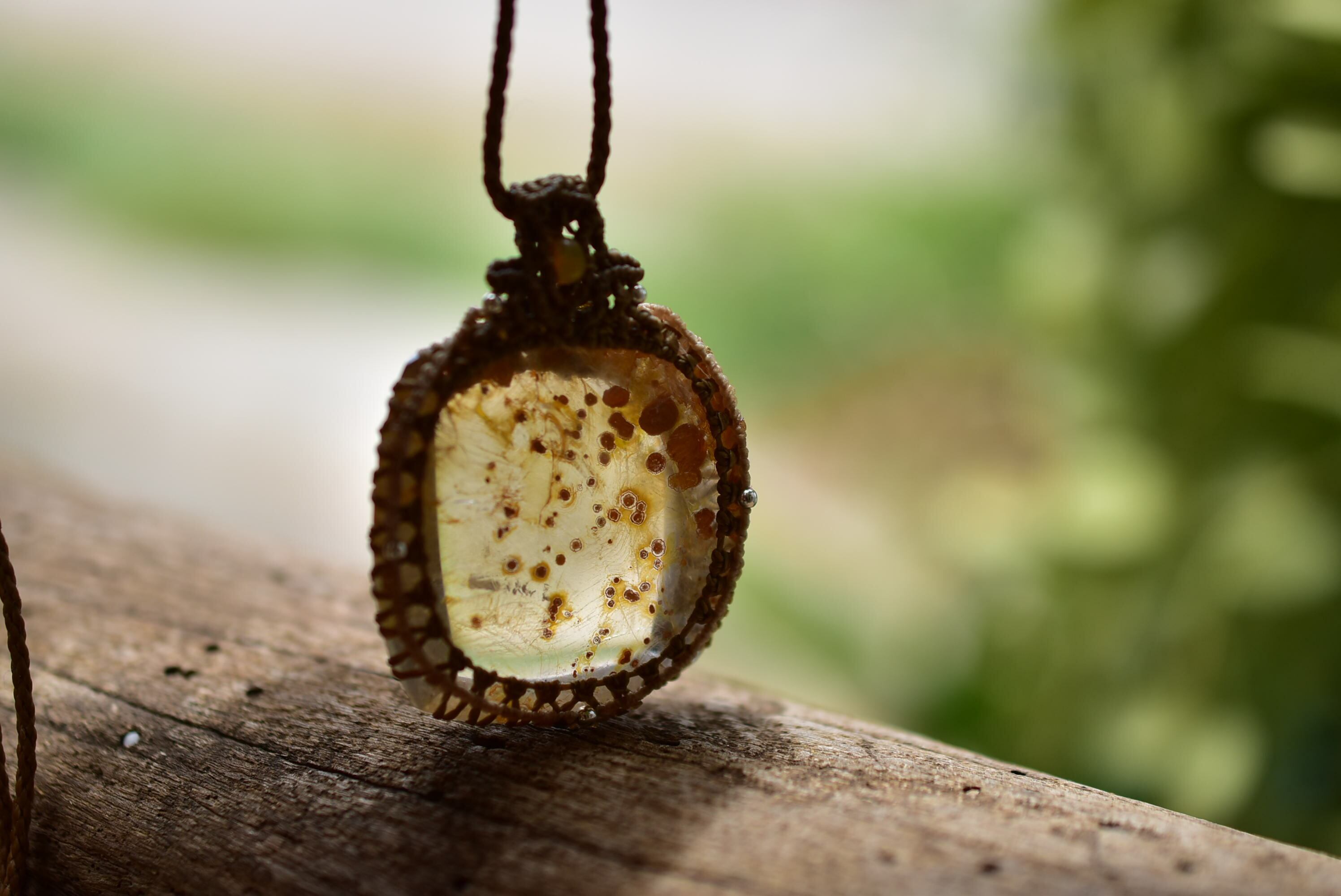 虹入りクォーツインクォーツ　マクラメネックレス 静かな水晶☆ルチルインガーデンクォーツ マクラメネックレス