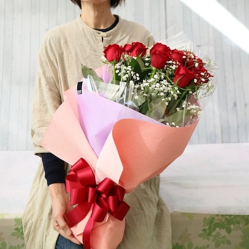 12本の赤バラで真実の愛を伝える「ローズオブラブ」(花束002)