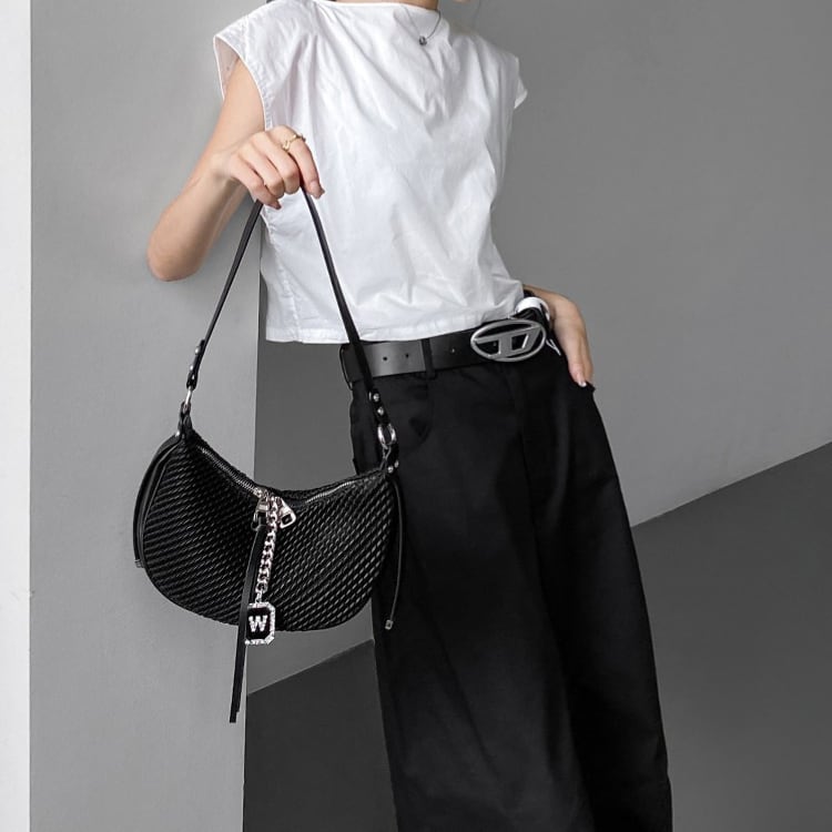 立体プリーツ×チェーン付きハーフムーンバッグ R01562