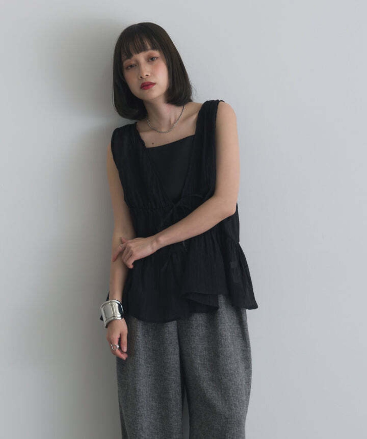 1547 シアーギャザーノースリーブブラウス black