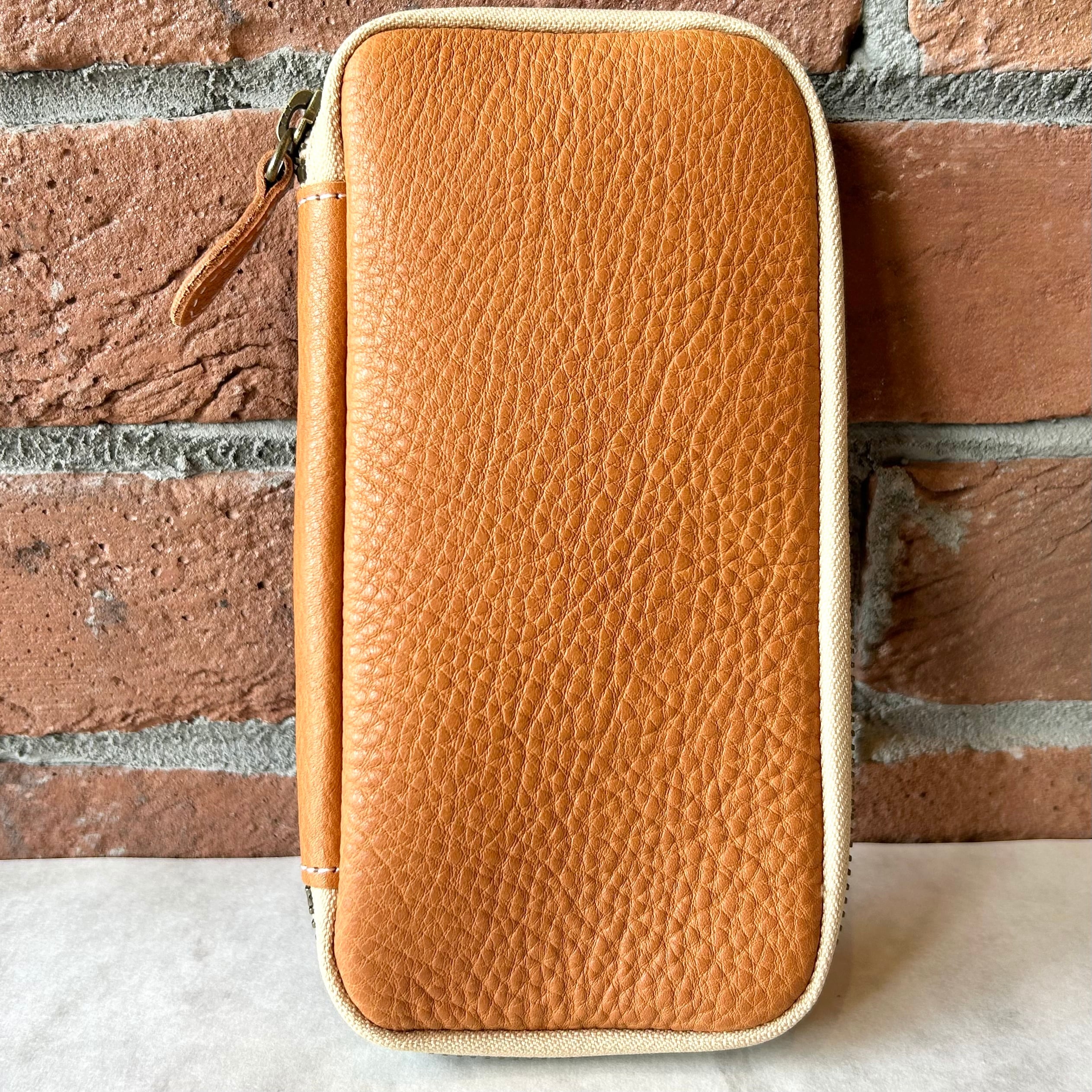 ＆Liebe「文具にこだわる人のジップペンケース（ぺブルヌメ革）」／3本