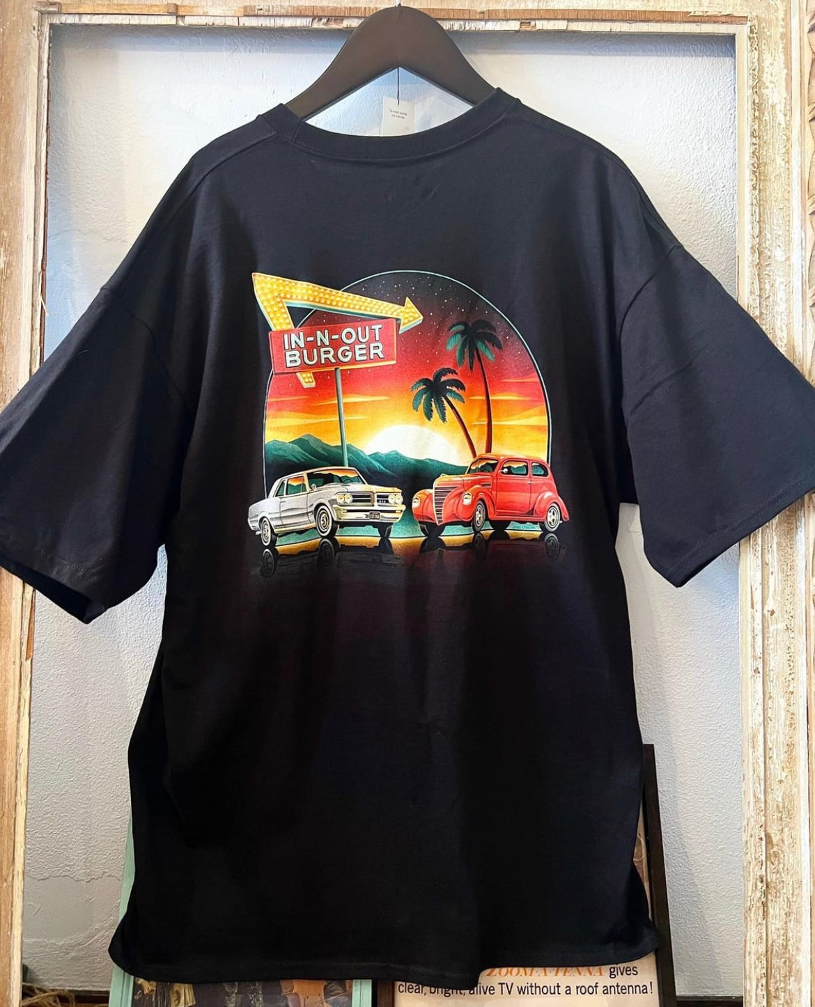 IN-N-OUT BURGER Tシャツ