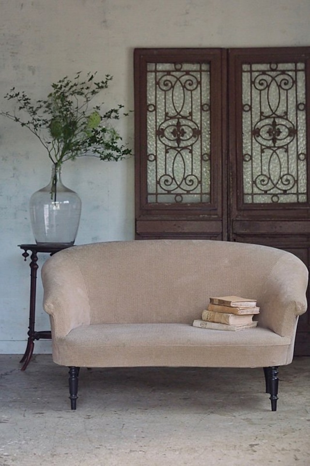丸みを帯びた長椅子-antique 2 seater sofa