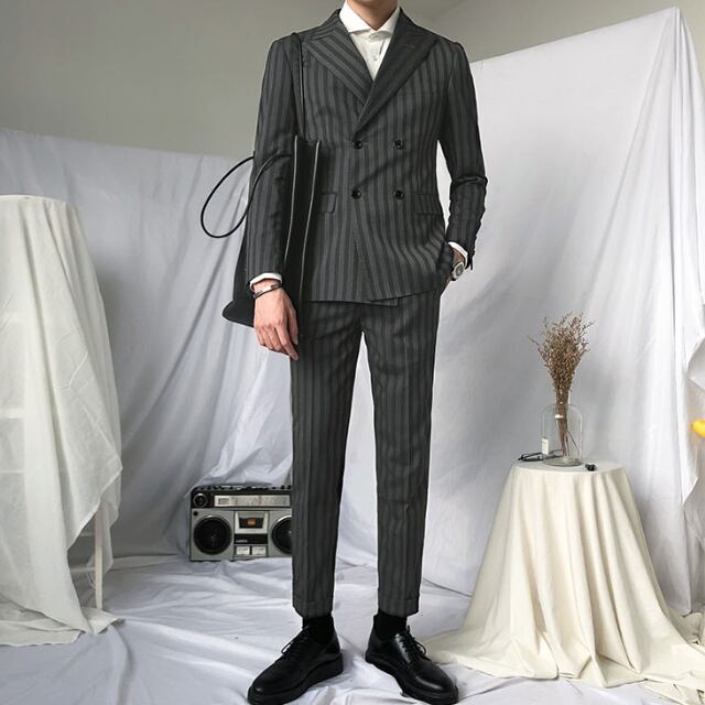【予約販売】メンズ セットアップ スーツ ストライプ柄 シック ダブル 男前 スリム ハンサム グレー ジャケット パンツ セットアップ ビジネス 通勤 フォーマル パーティ 二次会 同窓会 結婚式 韓国 トレンド 春 秋 夏大きいサイズ M/L/XL/2XL/3XL