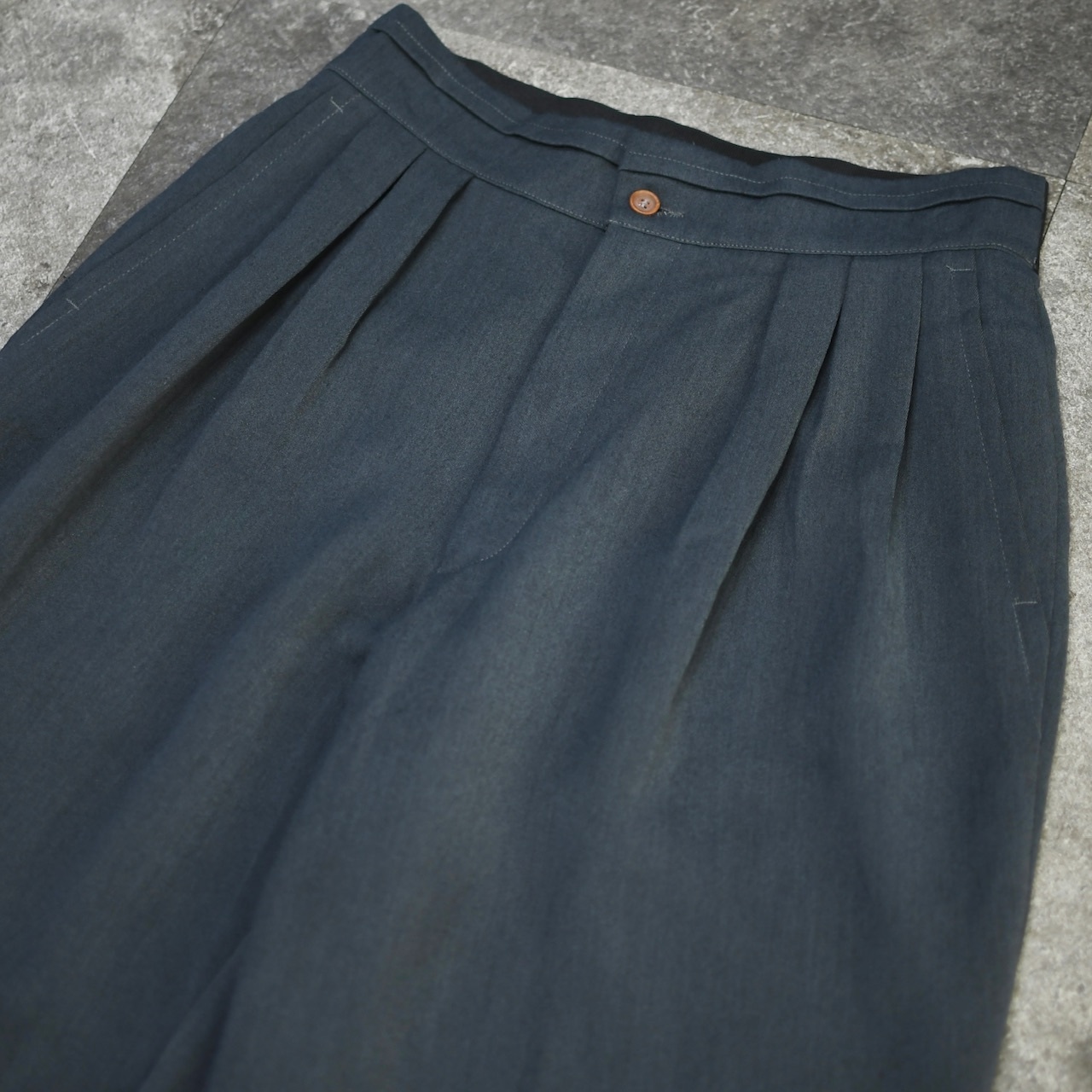 CAMLON balloon silhouette 2tuck slacks charcoal gray
