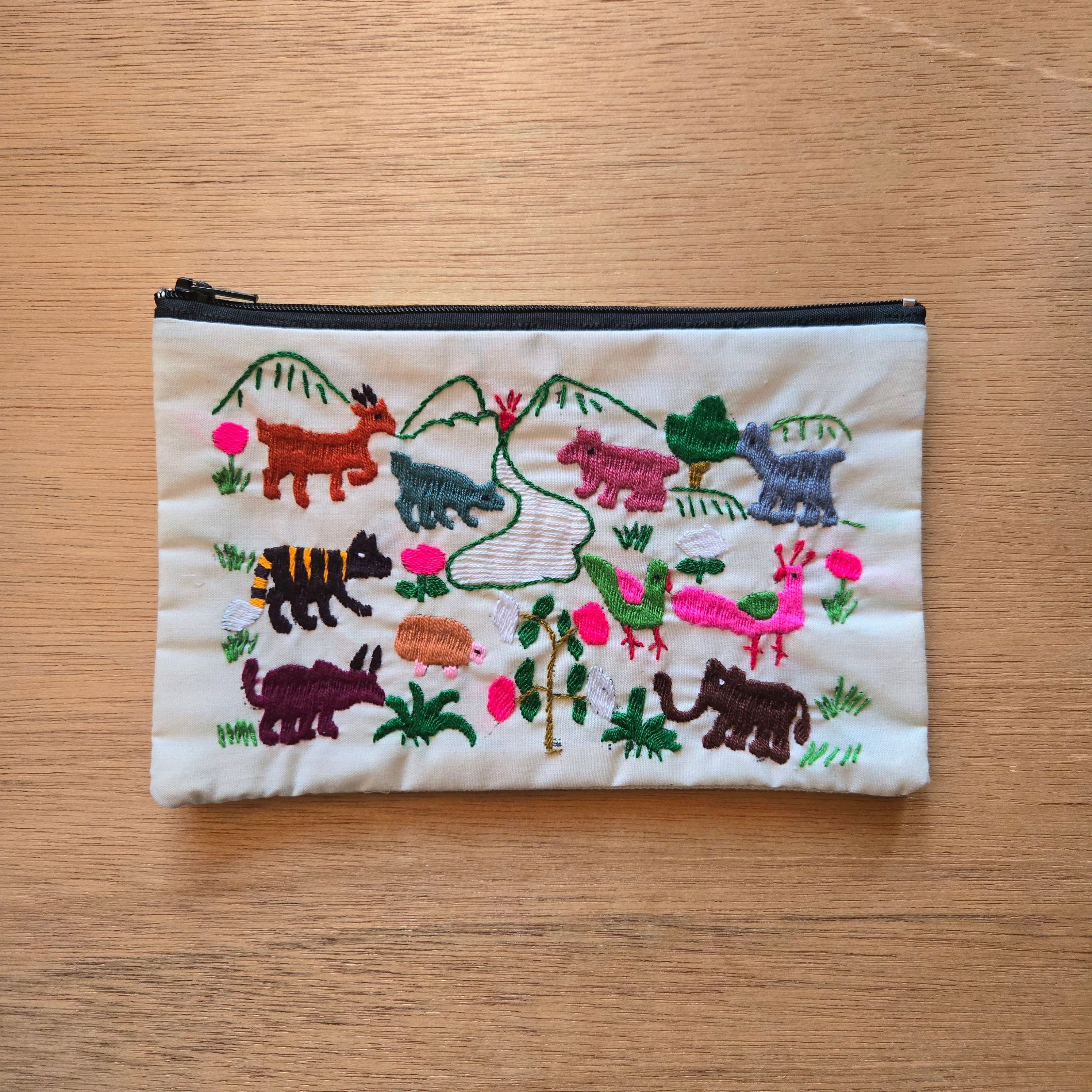 ラオス モン族手刺繍ポーチM | gururi