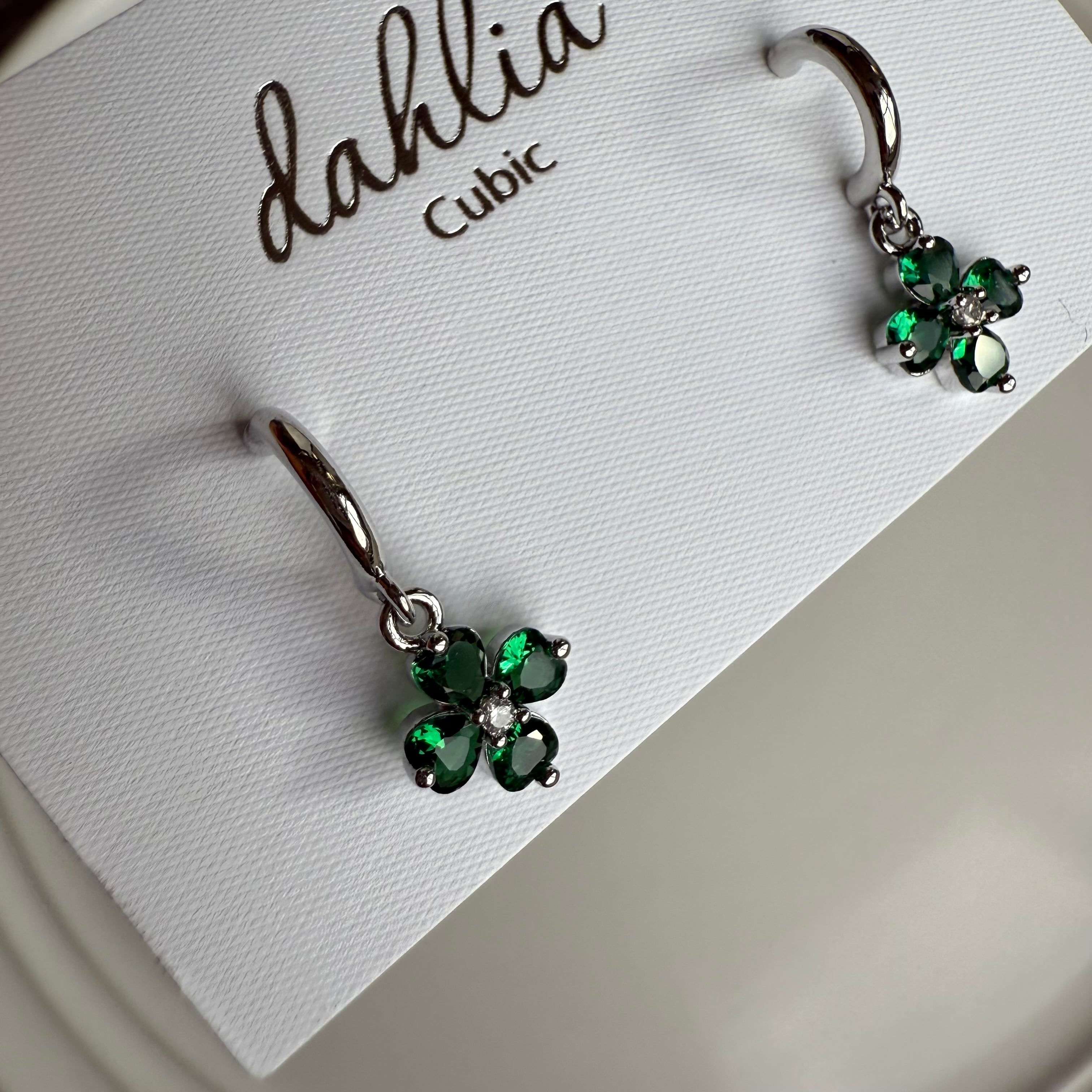 クローバーキュービックフープピアス d083