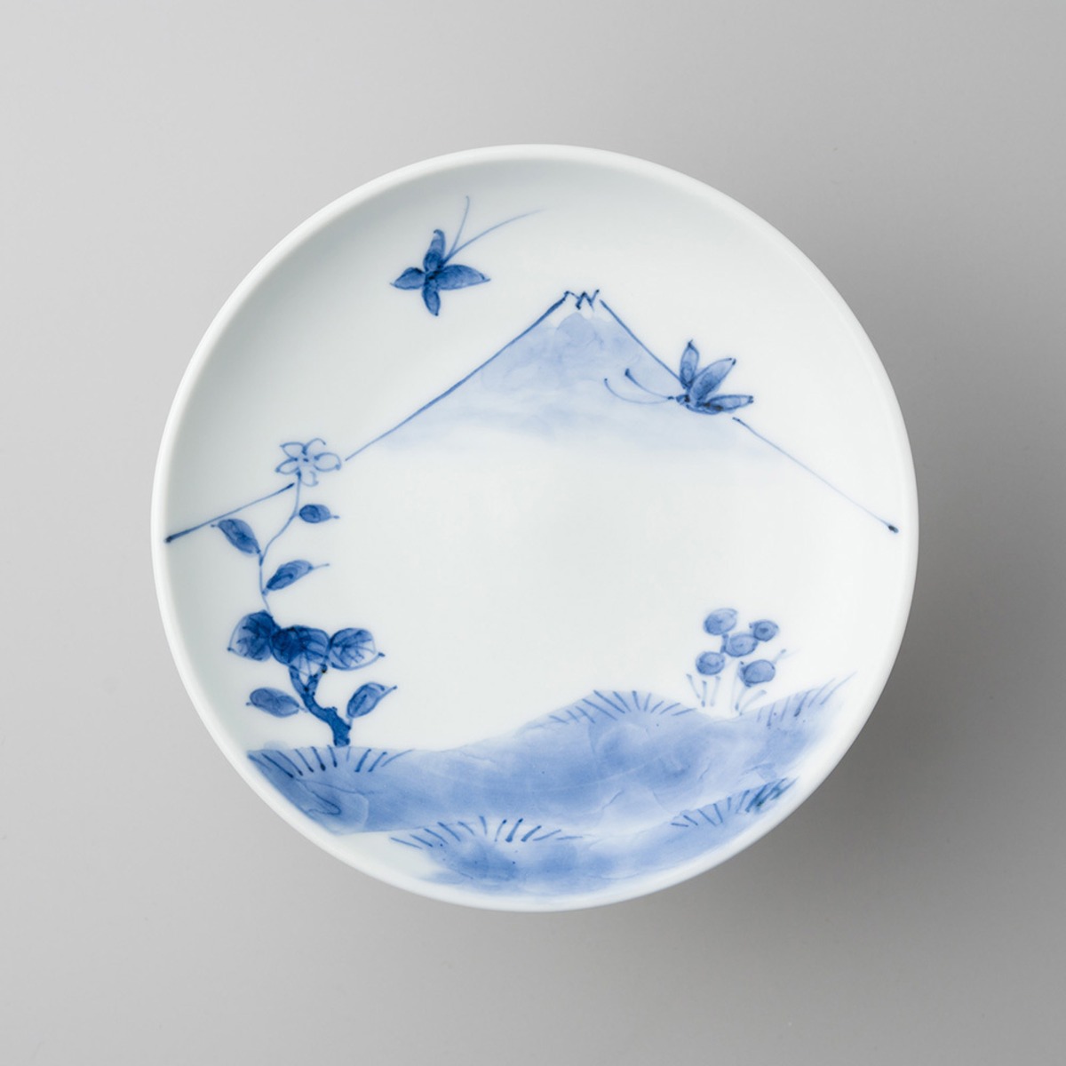 染付富士山風景図 丸皿 | 肥前吉田焼 陶磁器の与山窯