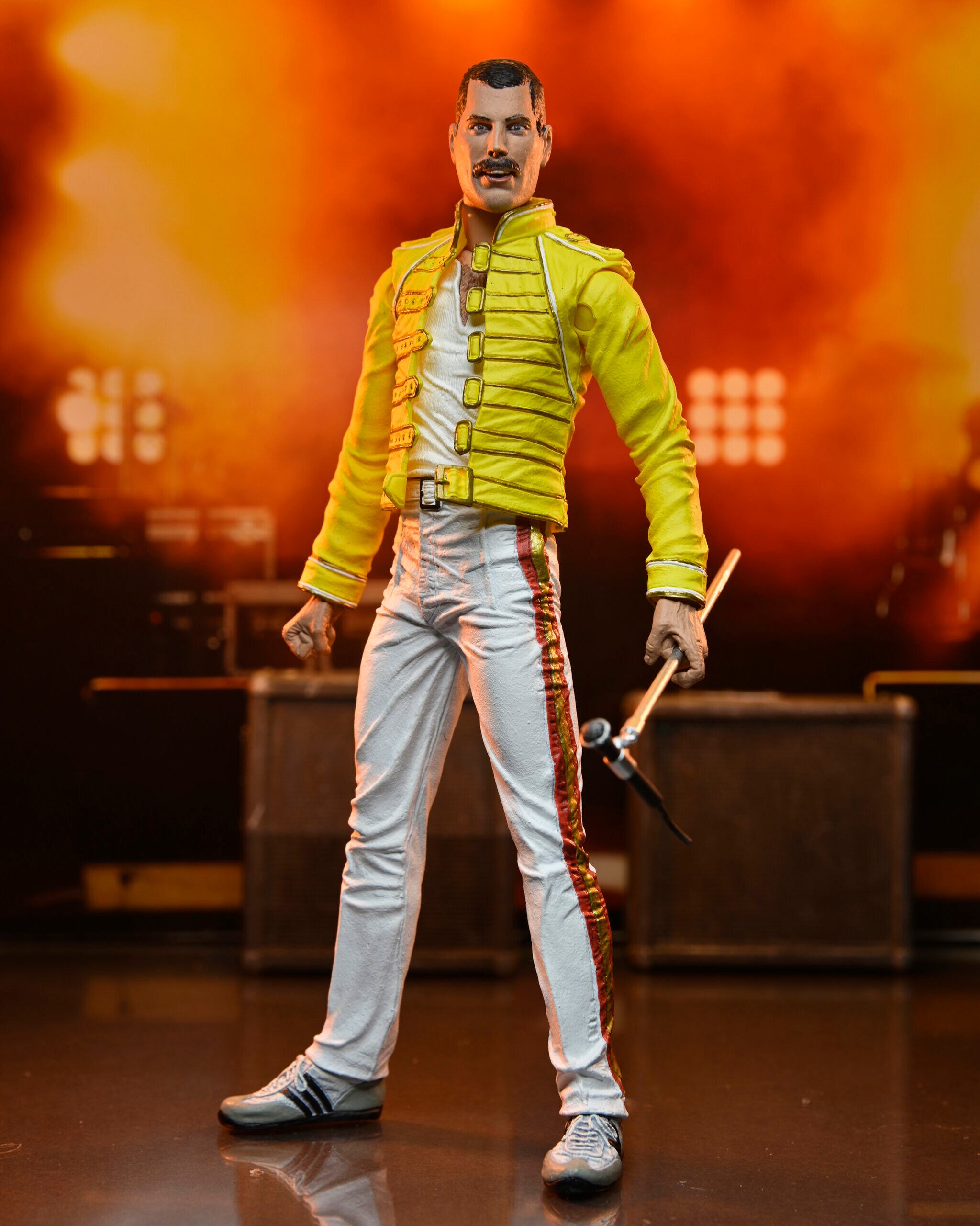 NECA フィギュア　フレディマーキュリー　廃盤　レア　1986 ネカ フレディ・マーキュリー イエロー ジャケット 7インチアクション