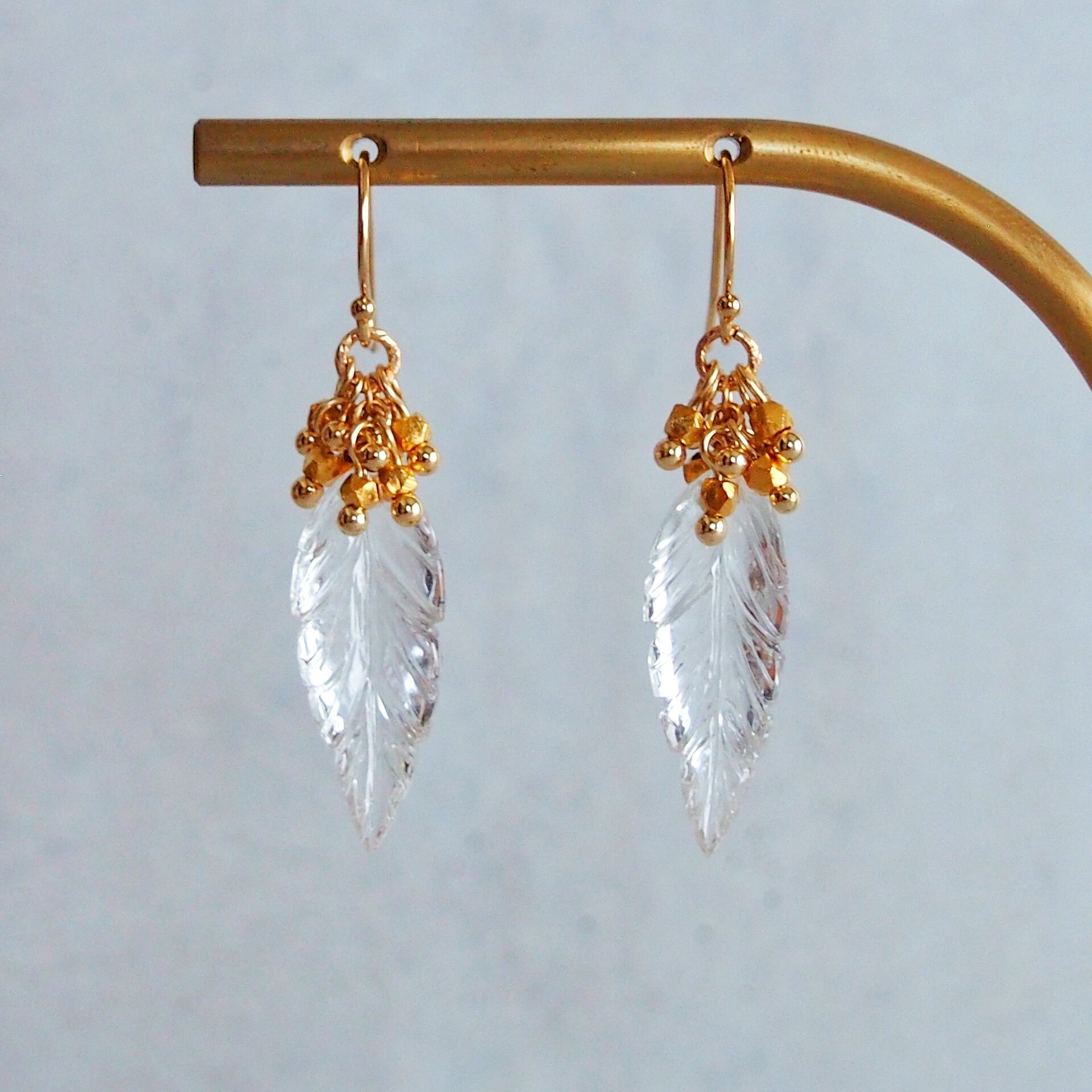 クリスタルクォーツ リーフピアス