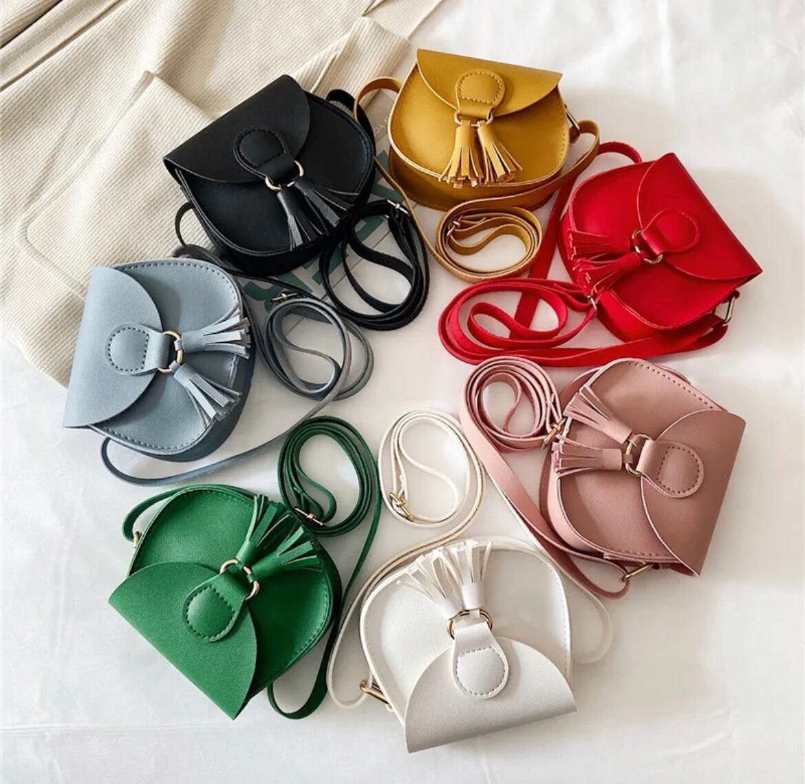 フリンジのショルダーバック