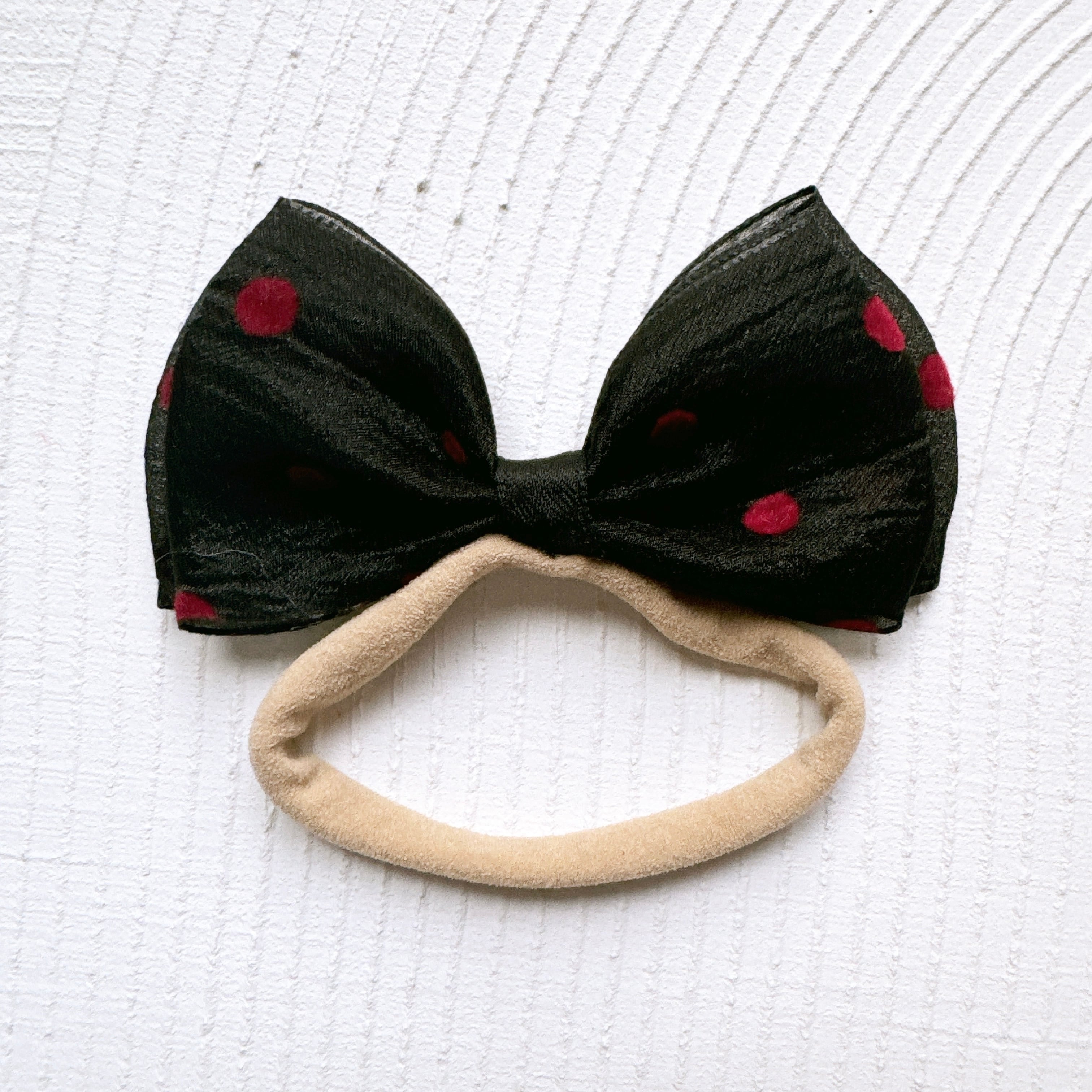 立ってるドットシフォンのヘアバンド