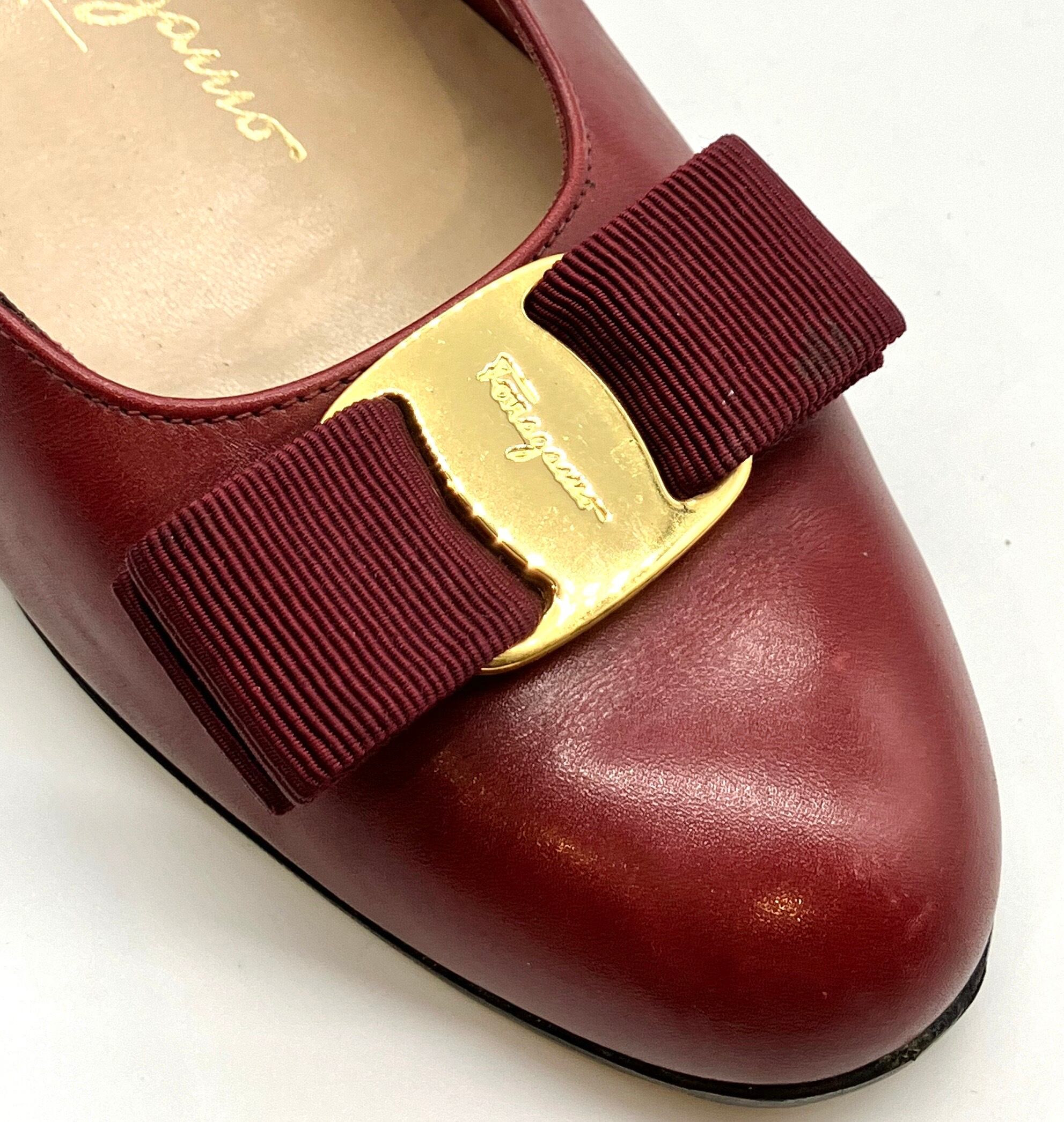 フェラガモ ヴァラリボンワインレッドパテントレザーパンプス6.5