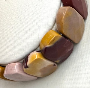 (00571)ムーアカイト　Mookaite 　碧玉　多面カットバングル　15mm　 ブレスレット