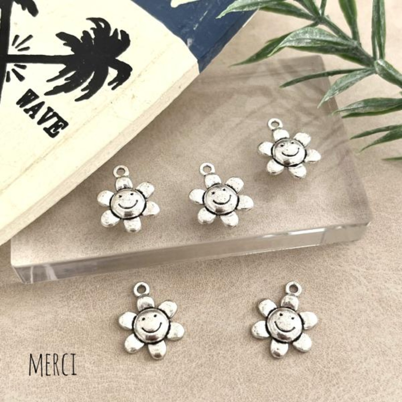 【2個】スマイリーフラワーチャーム/コネクター /スマイル/ニコちゃん/にこちゃん/花