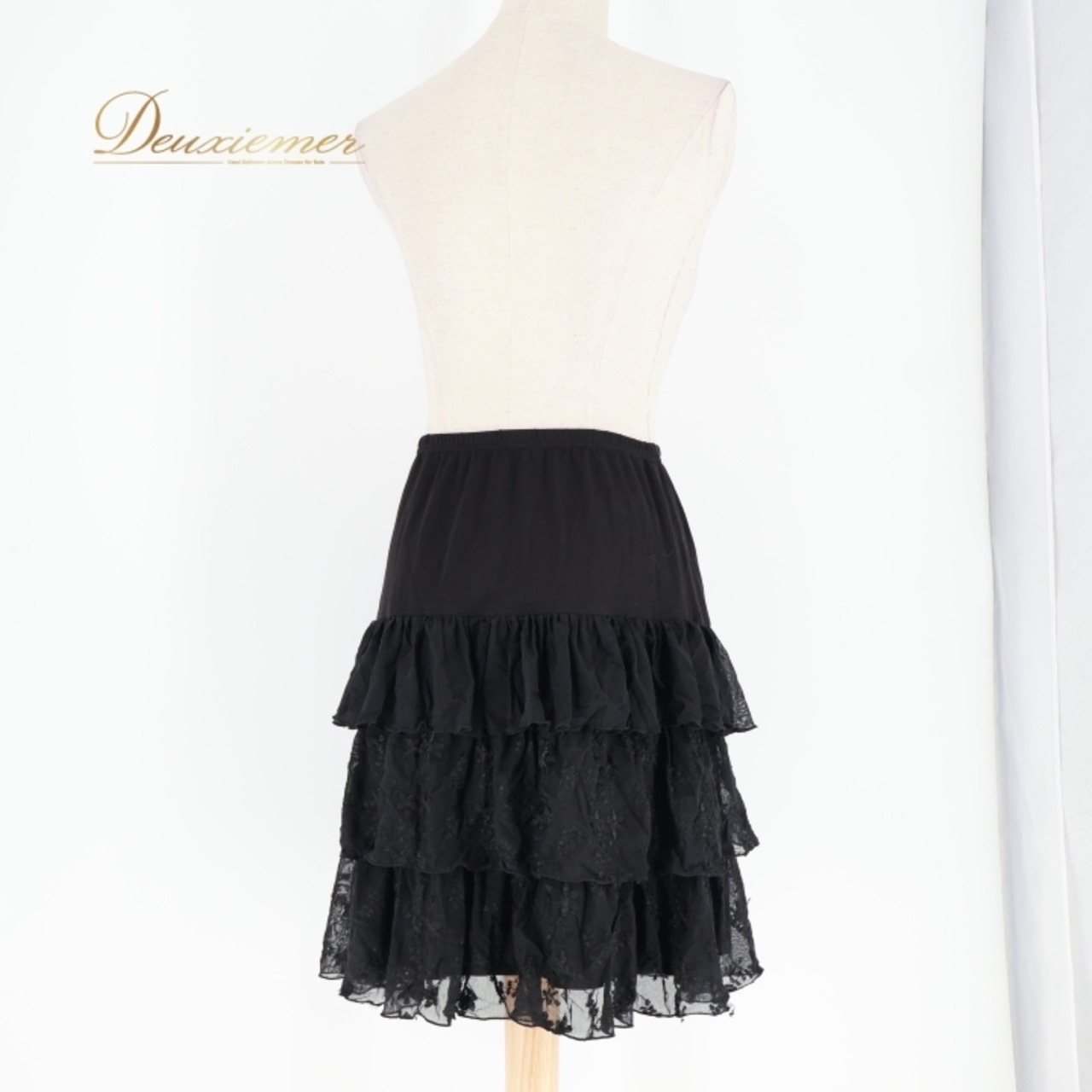 レディース トクコプルミエヴォル TOKUKO 1er VOL スカート ブラック系 花 花柄 フリル 短め ひざ丈 伸縮 ストレッチ かわいい 日本製 上品 華やか カジュアル お出かけ 普段着 柔らかい生地