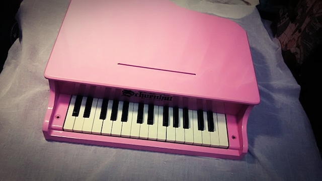 〔中古〕シェーンハット　トイピアノ　ピンク　30鍵盤