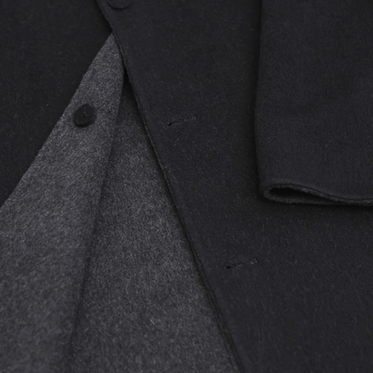 影と光をまとうリバーシブルコート 《P0297》