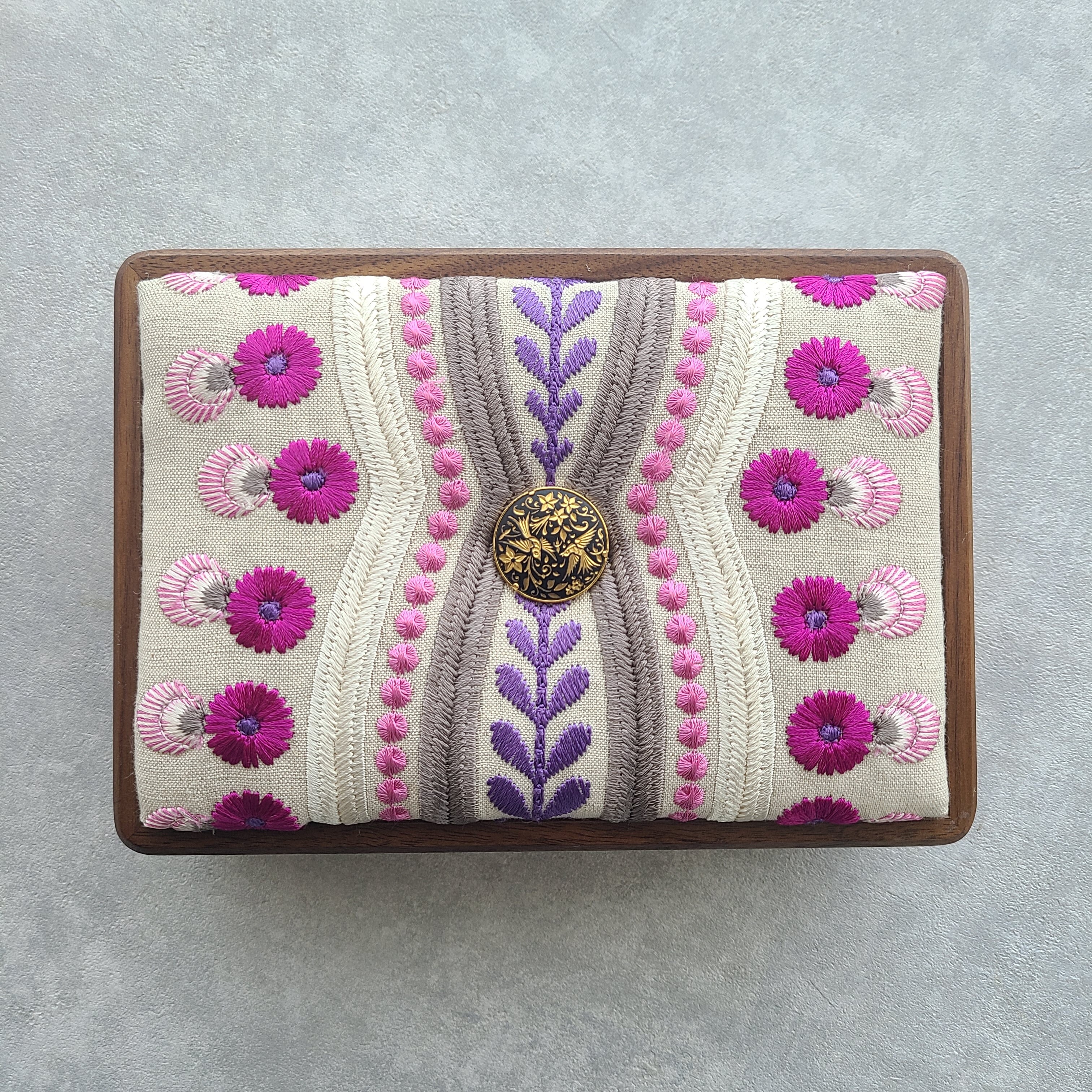 送料無料】一点物 木製ジュエリーボックス｜ヴィンテージチャーム×刺繍