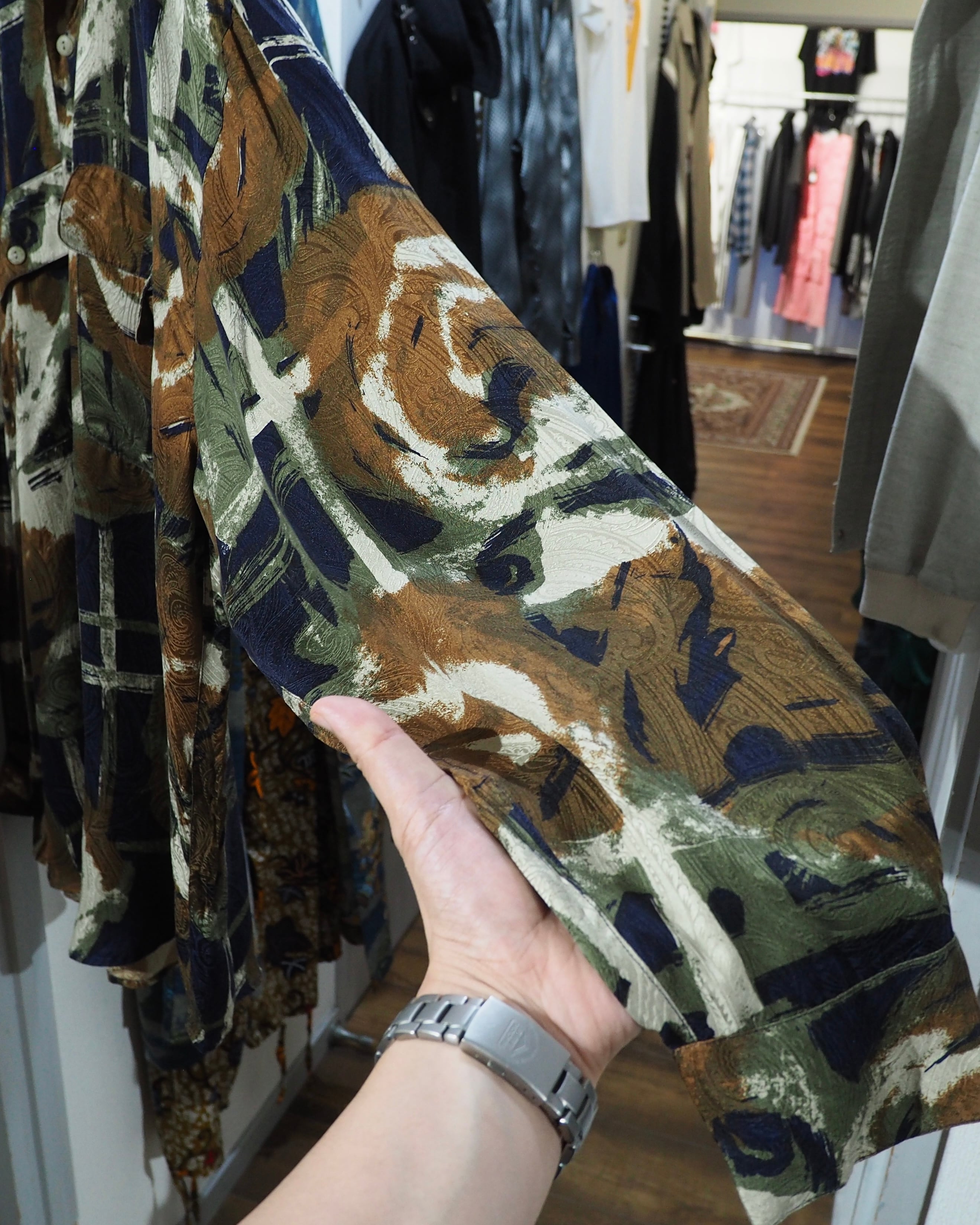 1990s ” GOOUCH ” Beautiful Abstract painting × Paisley all Over vintage loose Silk shirt