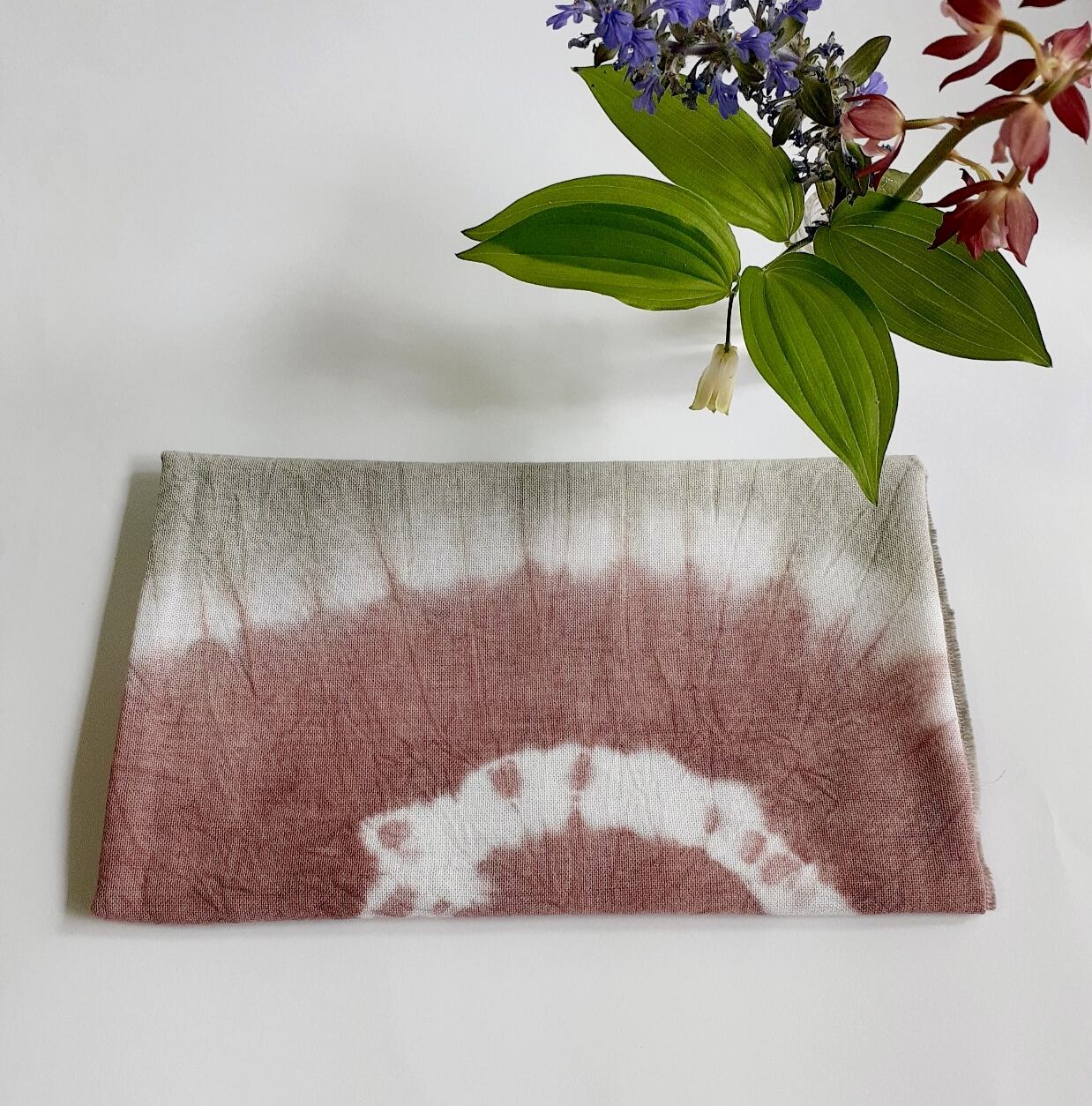 ベンガラ染めの手ぬぐい(ピンク×グリーン系)