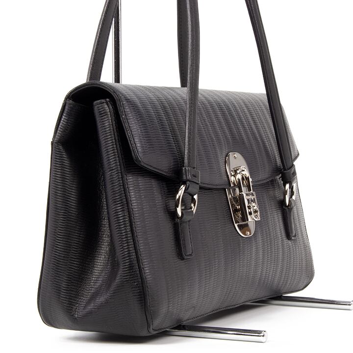 限界価格・送料無料・良品】Ferragamo・フェラガモ・ショルダーバッグ
