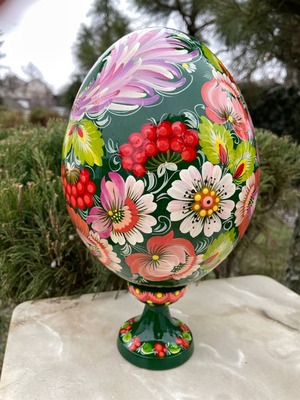 プィサンカ・土台付き（イースター・エッグ） 26cm（Homenko作） Plastic egg with wooden stand