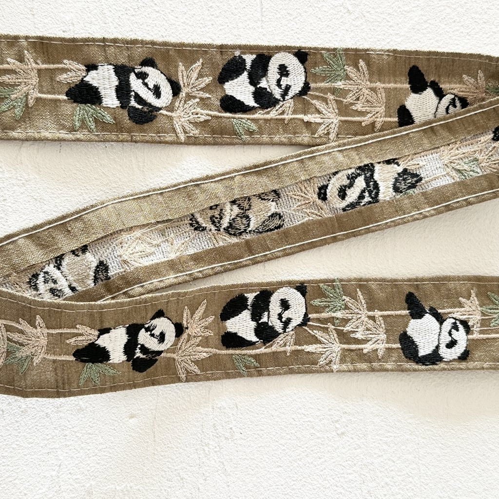 パンダ [布カーキ] インド刺繍リボン 3364 | インド刺繍リボン専門店