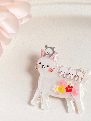 よく売れてます!『子だくさんネコちゃん』ブローチ