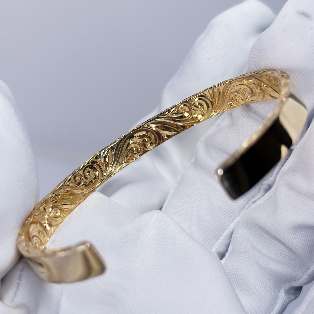 Hidden Heritage Bangle - Gold / Scroll-
