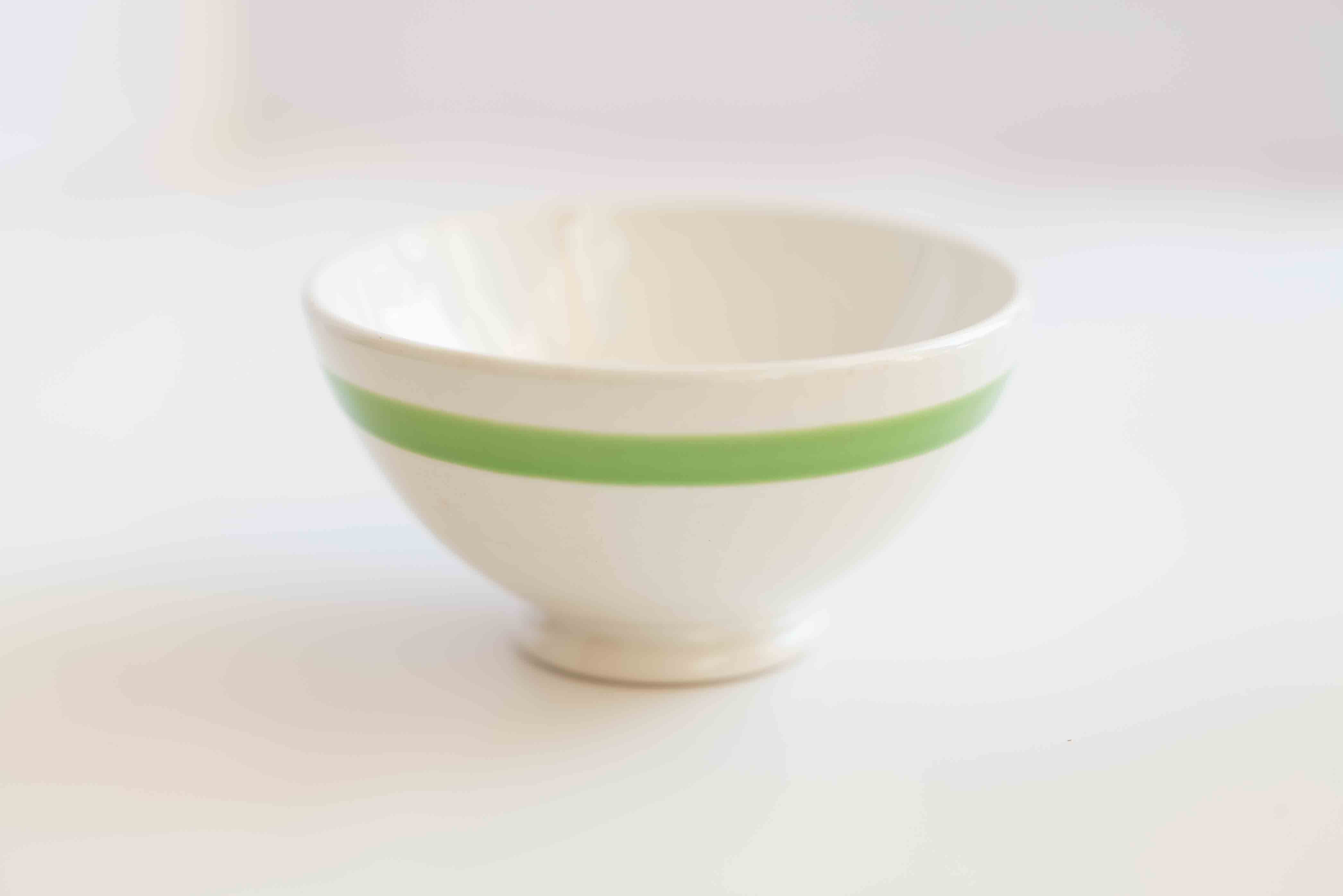 アンティークカフェオレボウル シンプルな明るいグリーンのストライプ メーカーの記載はありませんが、おそらくDIGOIN/SARREGUEMINES(ディゴワン/サルグミンヌ)製