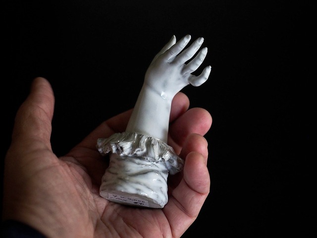 Etrange petite piece 401  手のオブジェ 『お喋りな貴婦人』 Ⅱ