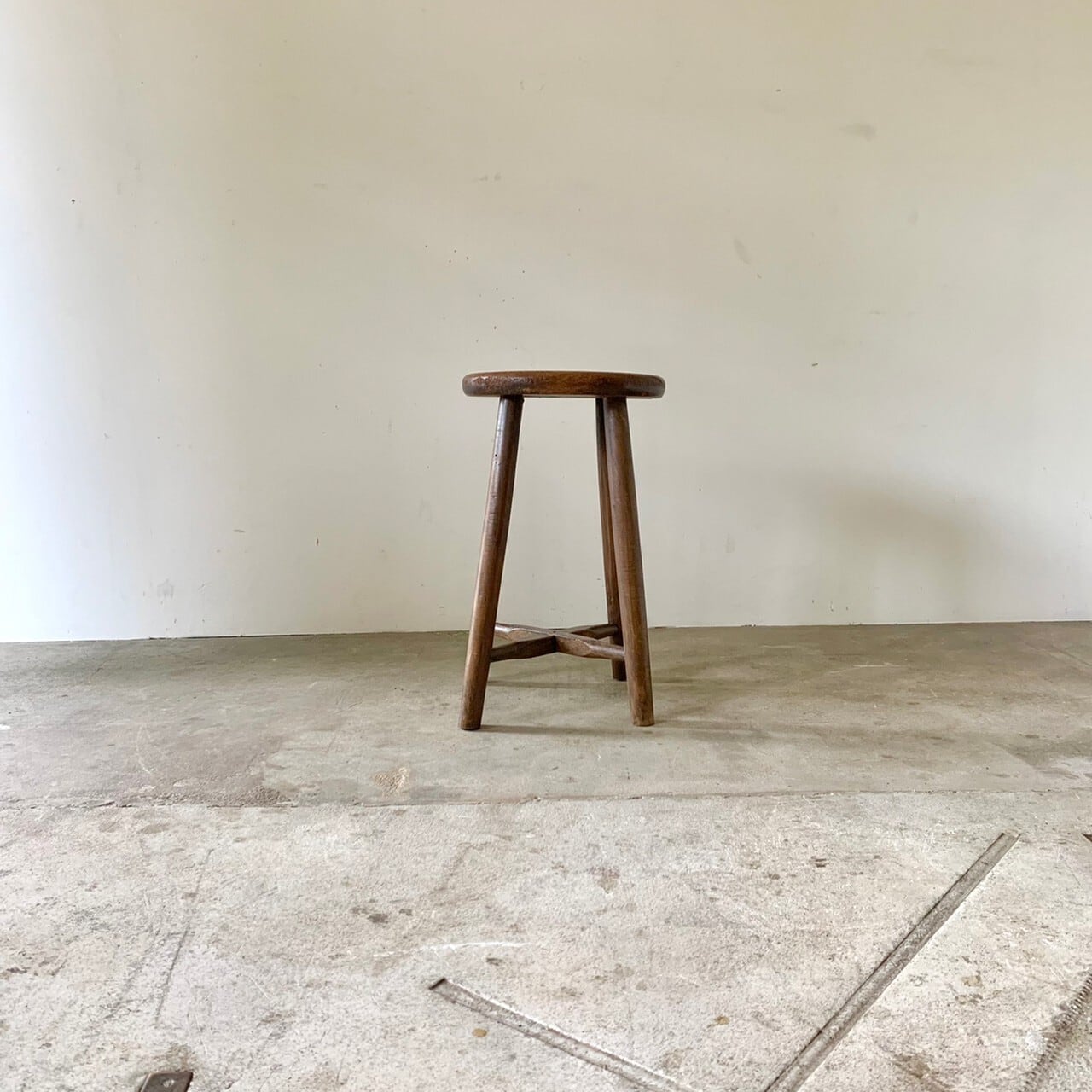 丸椅子　木のスツール　古家具　0572